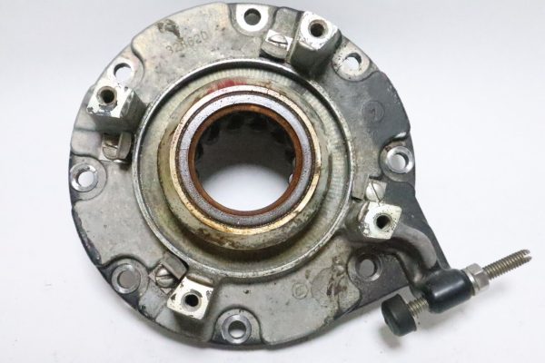 Evinrude Johnson Upper Crankshaft End Cap 328620 V4 V6 Outboard Boat Motor   USED - Image 2