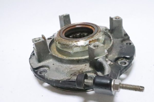 Evinrude Johnson Upper Crankshaft End Cap 328620 V4 V6 Outboard Boat Motor   USED - Image 5