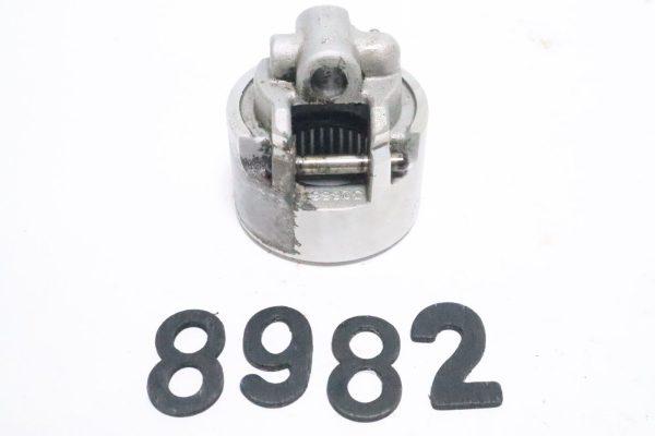 391365 Johnson Evinrude 1984-2001 Bearing Housing 40 50 55 60 65 70 + HP USED - Image 12
