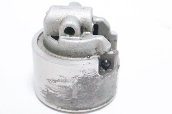 391365 Johnson Evinrude 1984-2001 Bearing Housing 40 50 55 60 65 70 + HP USED - Image 4
