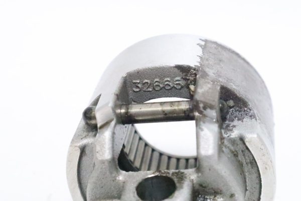 391365 Johnson Evinrude 1984-2001 Bearing Housing 40 50 55 60 65 70 + HP USED - Image 13