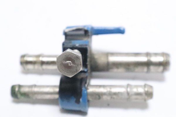JOHNSON EVINRUDE OMC #394309 FUEL CONNECTION  USED - Image 7