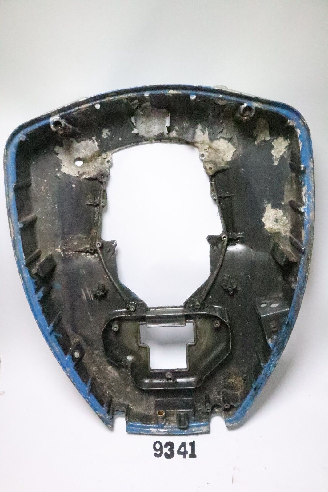 432658 434288 Johnson Evinrude 1976-1990 Lower Engine Cover 150 155 175 + HP USED - Image 10