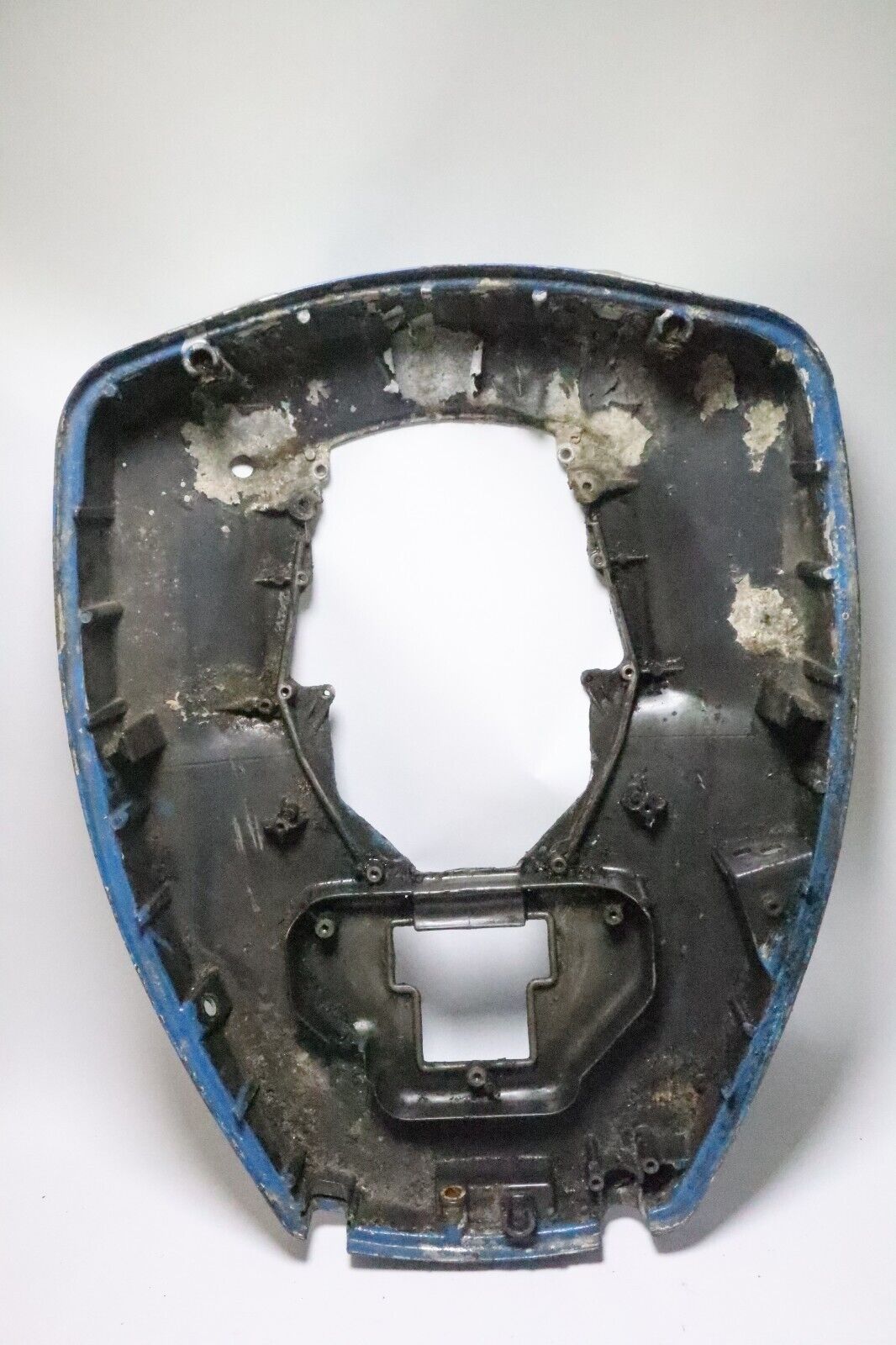 432658 434288 Johnson Evinrude 1976-1990 Lower Engine Cover 150 155 175 + HP USED - Image 2