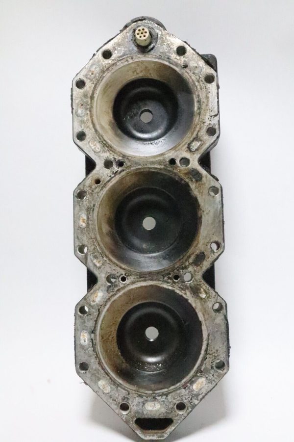 OMC JOHNSON EVINRUDE CYLINDER HEAD ASSY 0338311, 0435491, 0338632, 338632 USED - Image 8