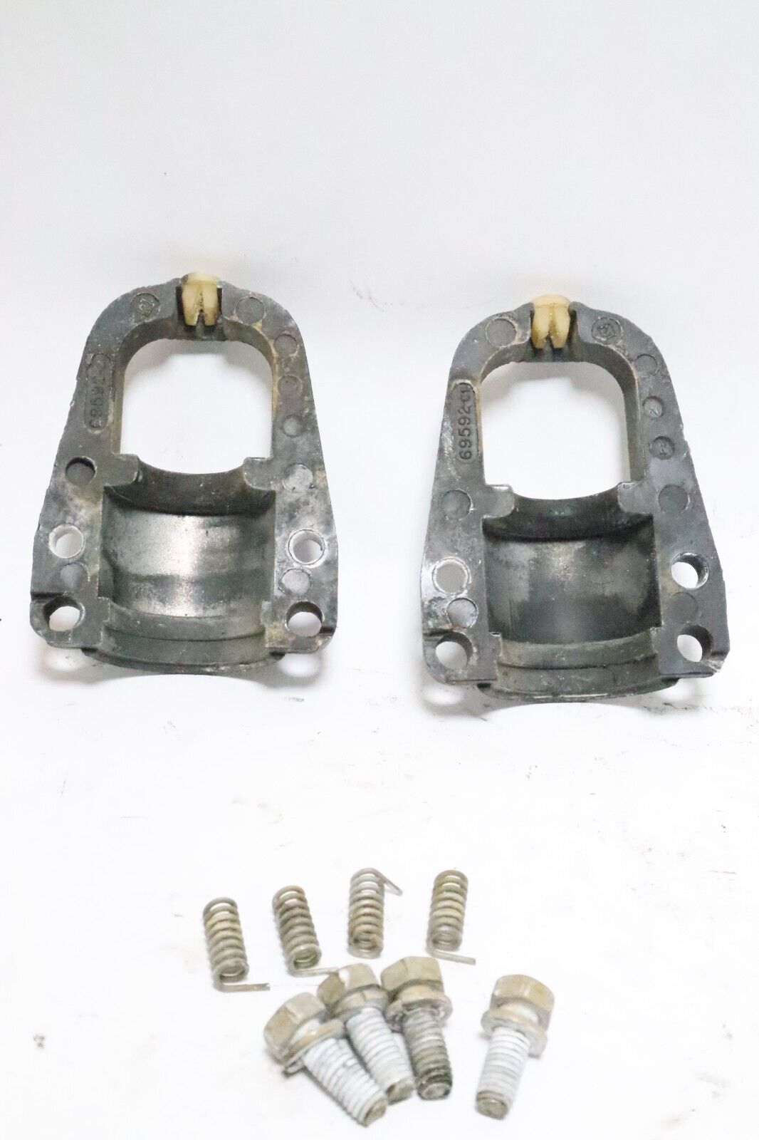 69592T Mercury Mariner 35-70 Hp Outboard Drive Shaft Housing Clamps USED - Image 7