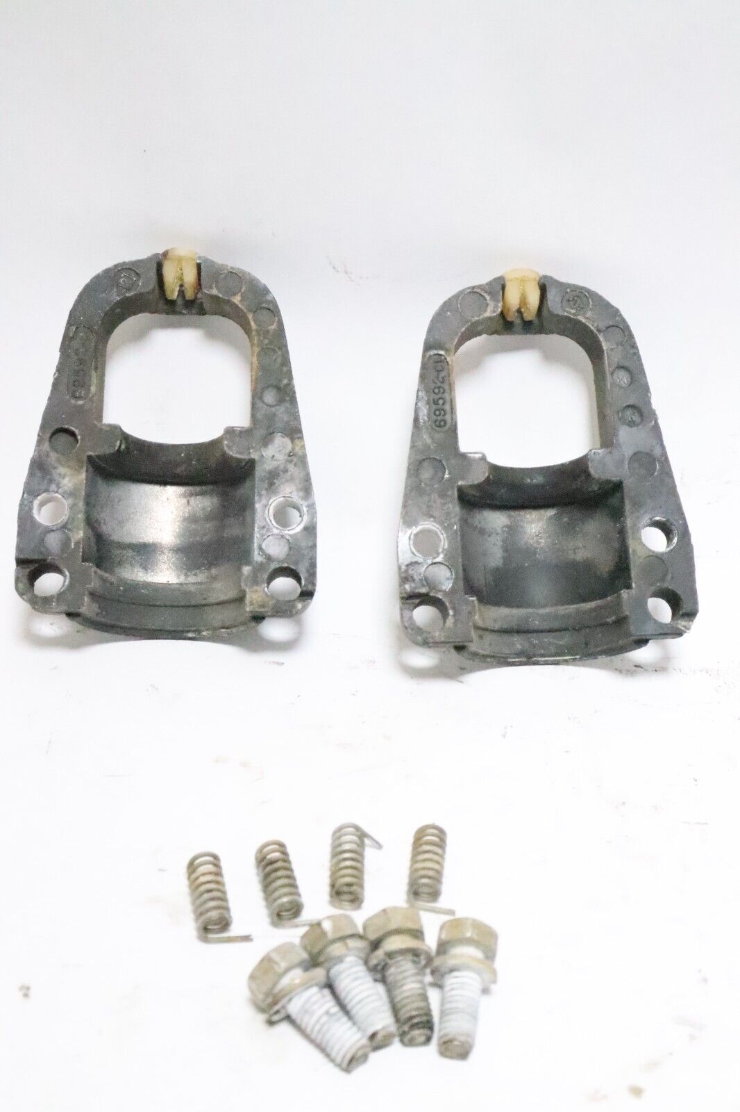 69592T Mercury Mariner 35-70 Hp Outboard Drive Shaft Housing Clamps USED - Image 9