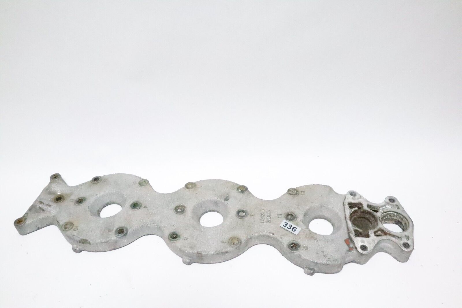 6G5-11191-00-9M Yamaha 150 175 200 HP 2-Stroke Outboard Cylinder Head Cover Used - Image 4