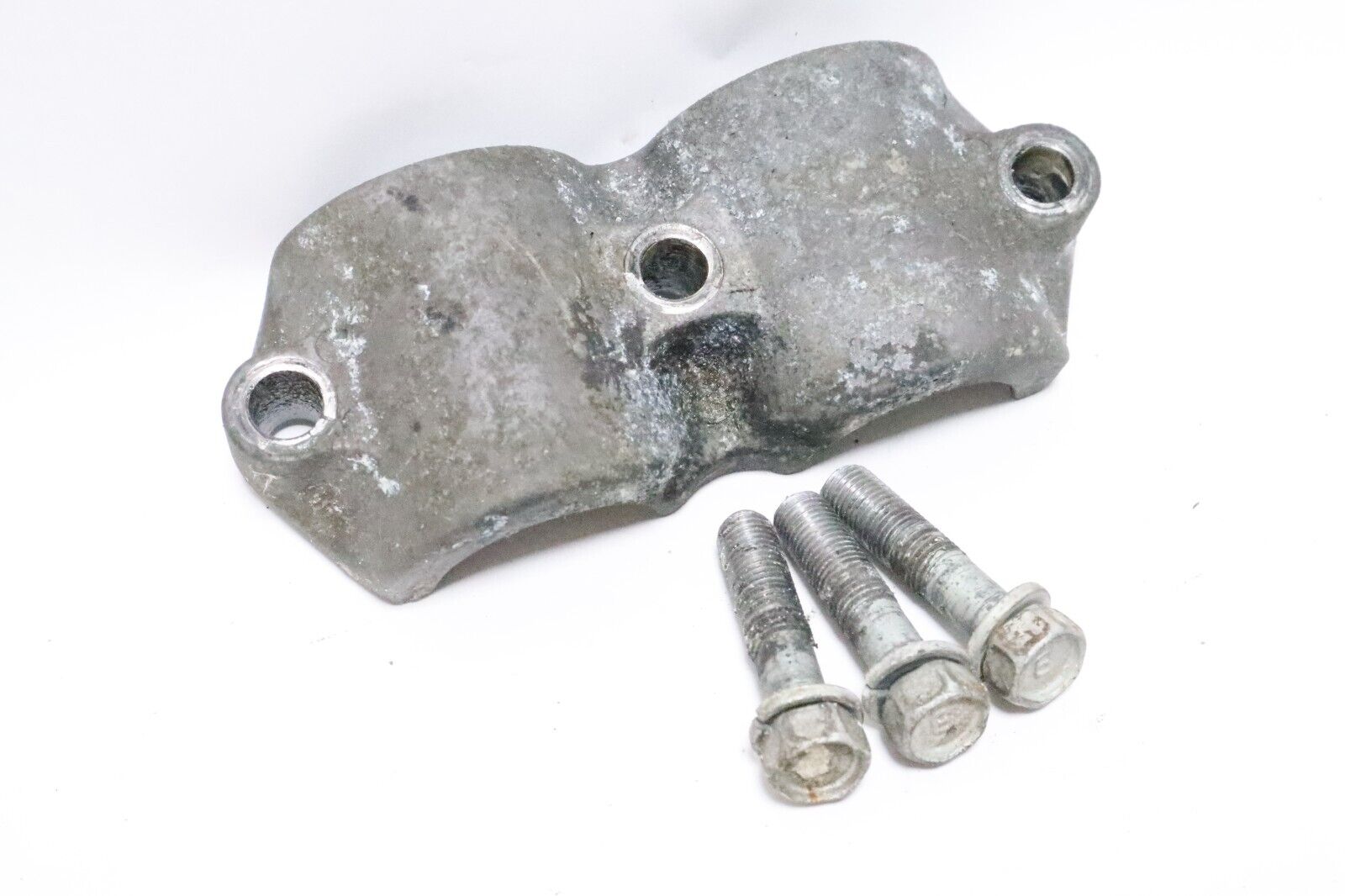 6E5-44511-00-5B Yamaha Outboard 115-200 HP Upper Mount Cover Used - Image 2