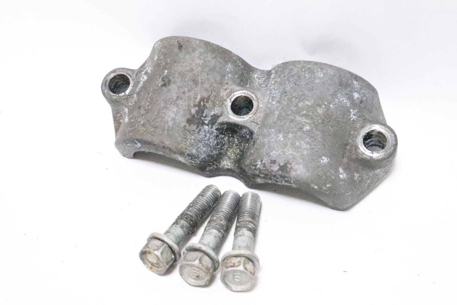 6E5-44511-00-5B Yamaha Outboard 115-200 HP Upper Mount Cover Used - Image 3