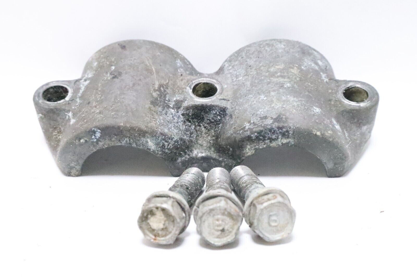 6E5-44511-00-5B Yamaha Outboard 115-200 HP Upper Mount Cover Used - Image 5