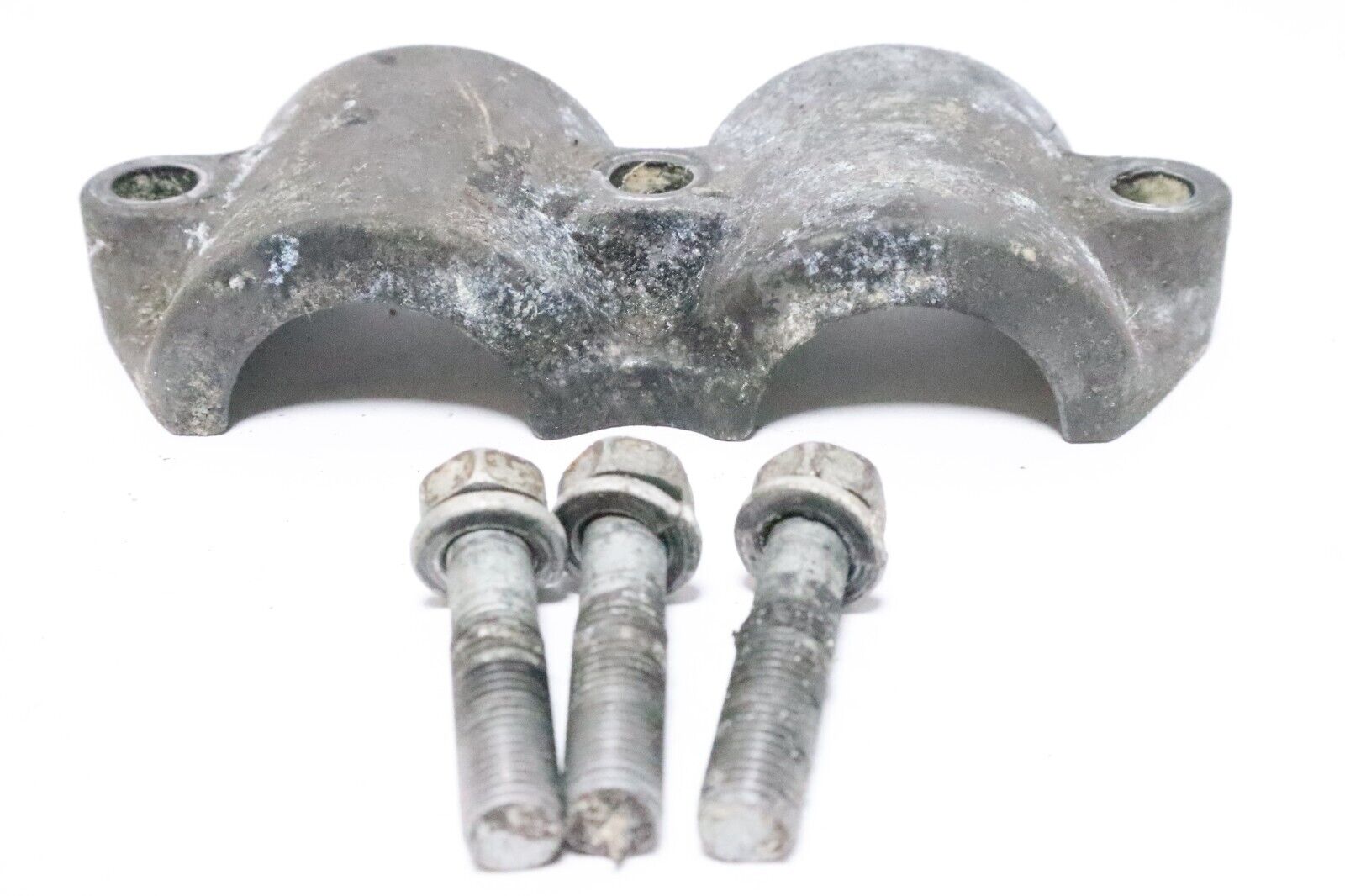 6E5-44511-00-5B Yamaha Outboard 115-200 HP Upper Mount Cover Used - Image 6