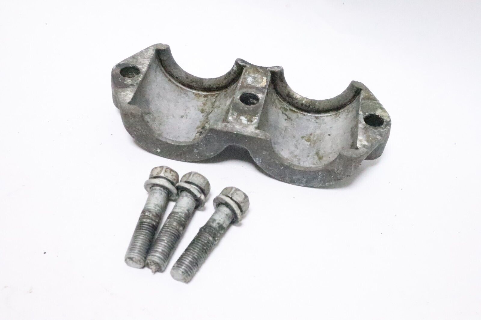 6E5-44511-00-5B Yamaha Outboard 115-200 HP Upper Mount Cover Used - Image 9