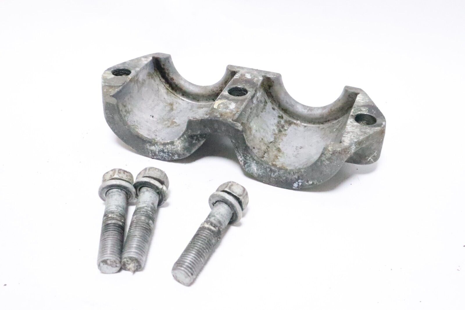 6E5-44511-00-5B Yamaha Outboard 115-200 HP Upper Mount Cover Used - Image 10