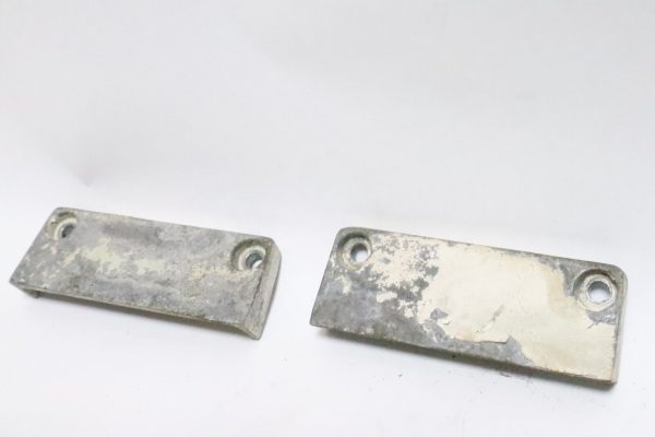 OEM JOHNSON 40 50 55 60 HP OUTBOARD MOTOR ENGINE MOUNTING SIDE COVER PAIR USED - Image 2
