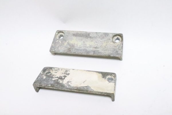 OEM JOHNSON 40 50 55 60 HP OUTBOARD MOTOR ENGINE MOUNTING SIDE COVER PAIR USED - Image 4