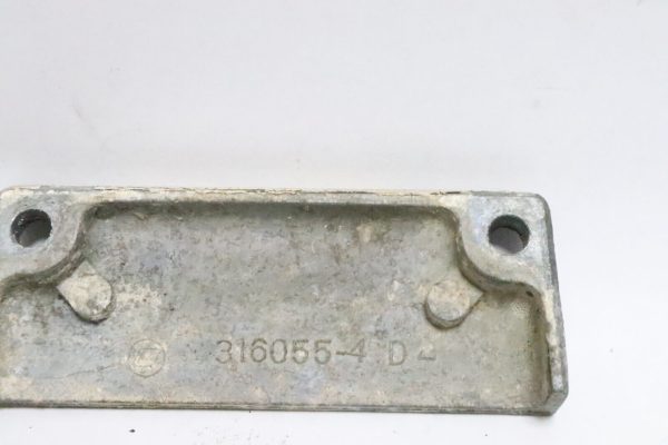 OEM JOHNSON 40 50 55 60 HP OUTBOARD MOTOR ENGINE MOUNTING SIDE COVER PAIR USED - Image 8