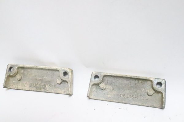 OEM JOHNSON 40 50 55 60 HP OUTBOARD MOTOR ENGINE MOUNTING SIDE COVER PAIR USED - Image 11