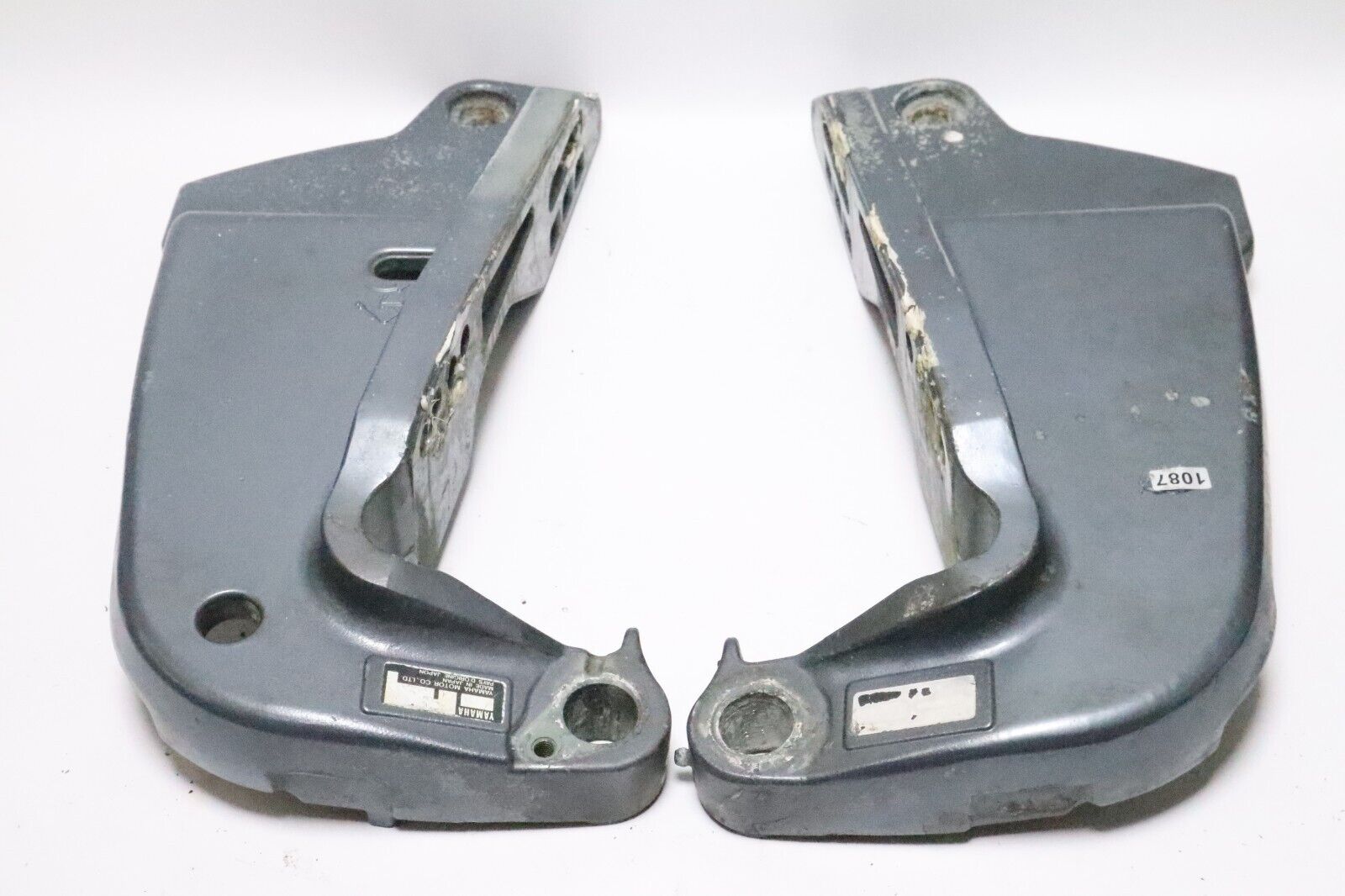 Yamaha Clamp Bracket Set 64E-43111-02-8D 64E-43112-02-8D USED