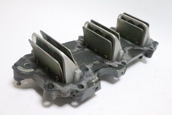 Johnson Evinrude  65 70 HP INTAKE MAINFOLD & Leaf Plate Assembly 0389731 0389395  USED - Image 9