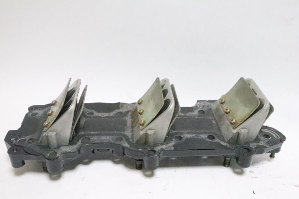 Johnson Evinrude  65 70 HP INTAKE MAINFOLD & Leaf Plate Assembly 0389731 0389395  USED - Image 11