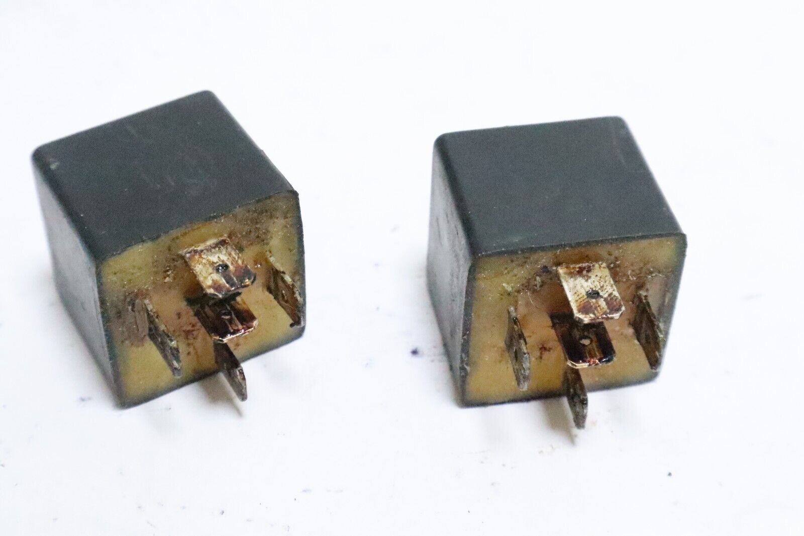 Johnson / Evinrude 40 HP 50HP Power Trim Relays HELLA 334191 582472 0582472 USED QTY 2 - Image 4