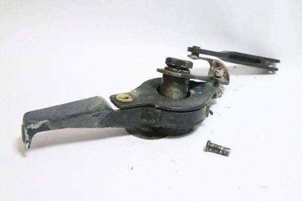 Evinrude Johnson 50hp 1996 3Cyl bellcrank shift lever 328566 393545 328567 60 70  USED - Image 4