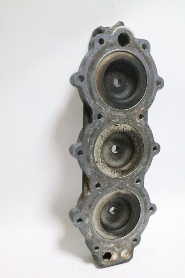 329835- 4 (Cylinder Head for  60 - 75 Hp Evinrude Johnson Outboards  USED - Image 10