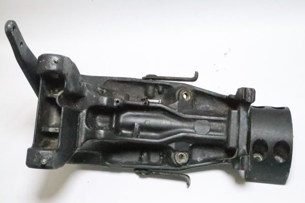 392517 396962 Johnson Evinrude 1988-01 Swivel Bracket & Steering Arm 60 65 70 HP  used - Image 7