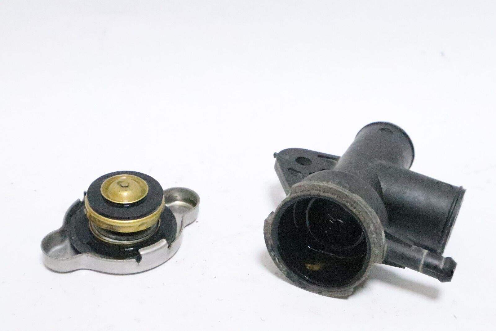 ARCTIC CAT COOLANT FILL NECK WITH CAP 2606-859 USED - Image 4