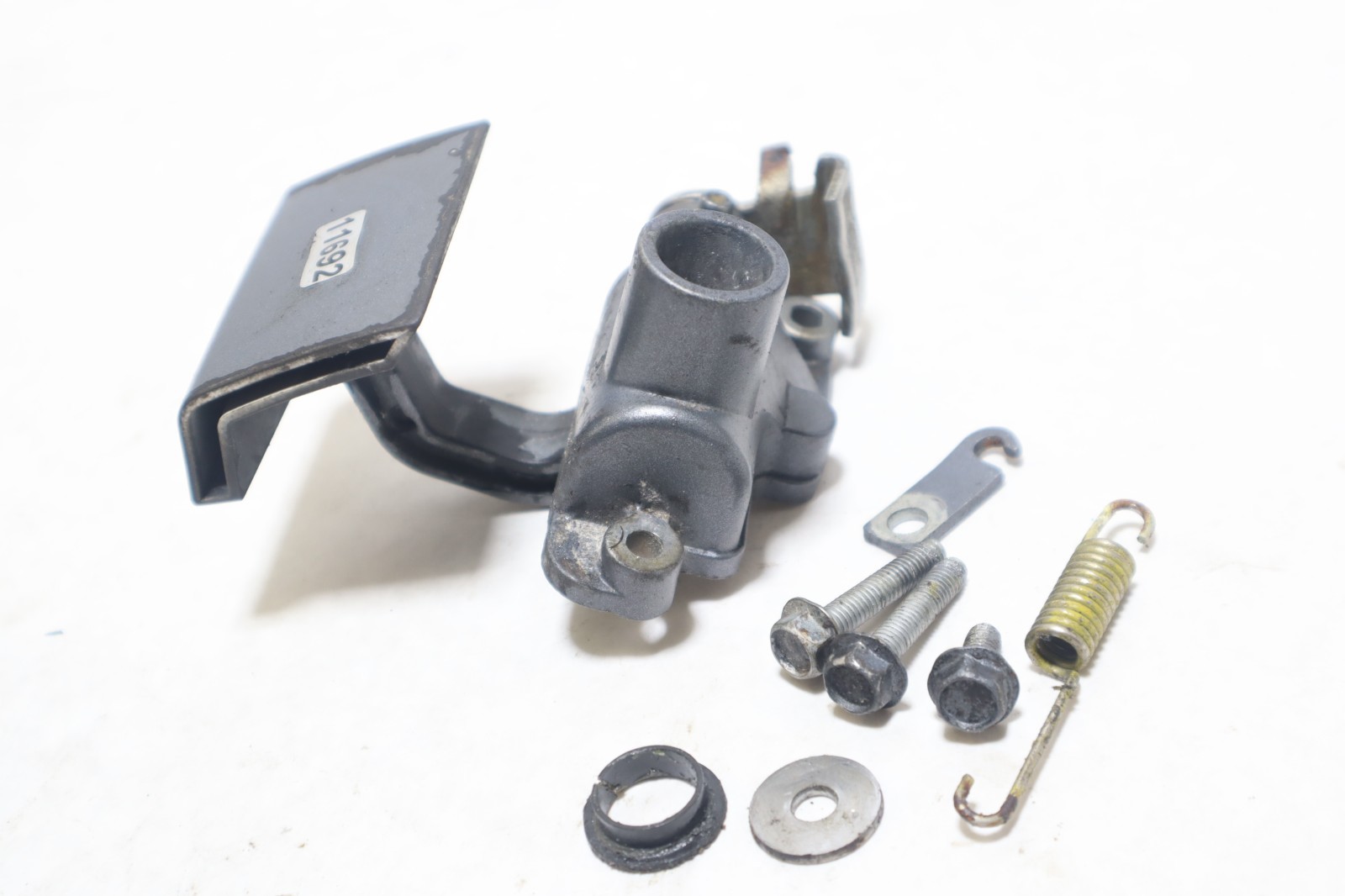 60V-42815-00-8D Yamaha 2004 250hp HPDI Z250TXRC Outboard Front Clamp Latch - Image 3