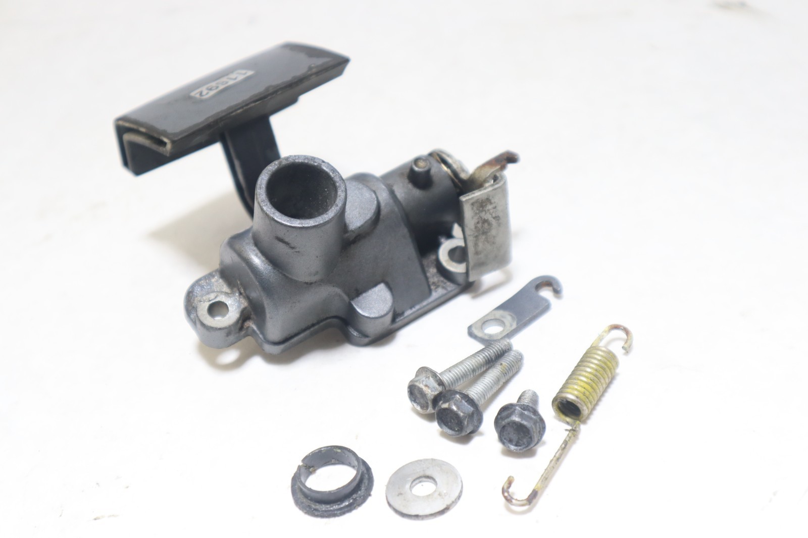 60V-42815-00-8D Yamaha 2004 250hp HPDI Z250TXRC Outboard Front Clamp Latch - Image 4