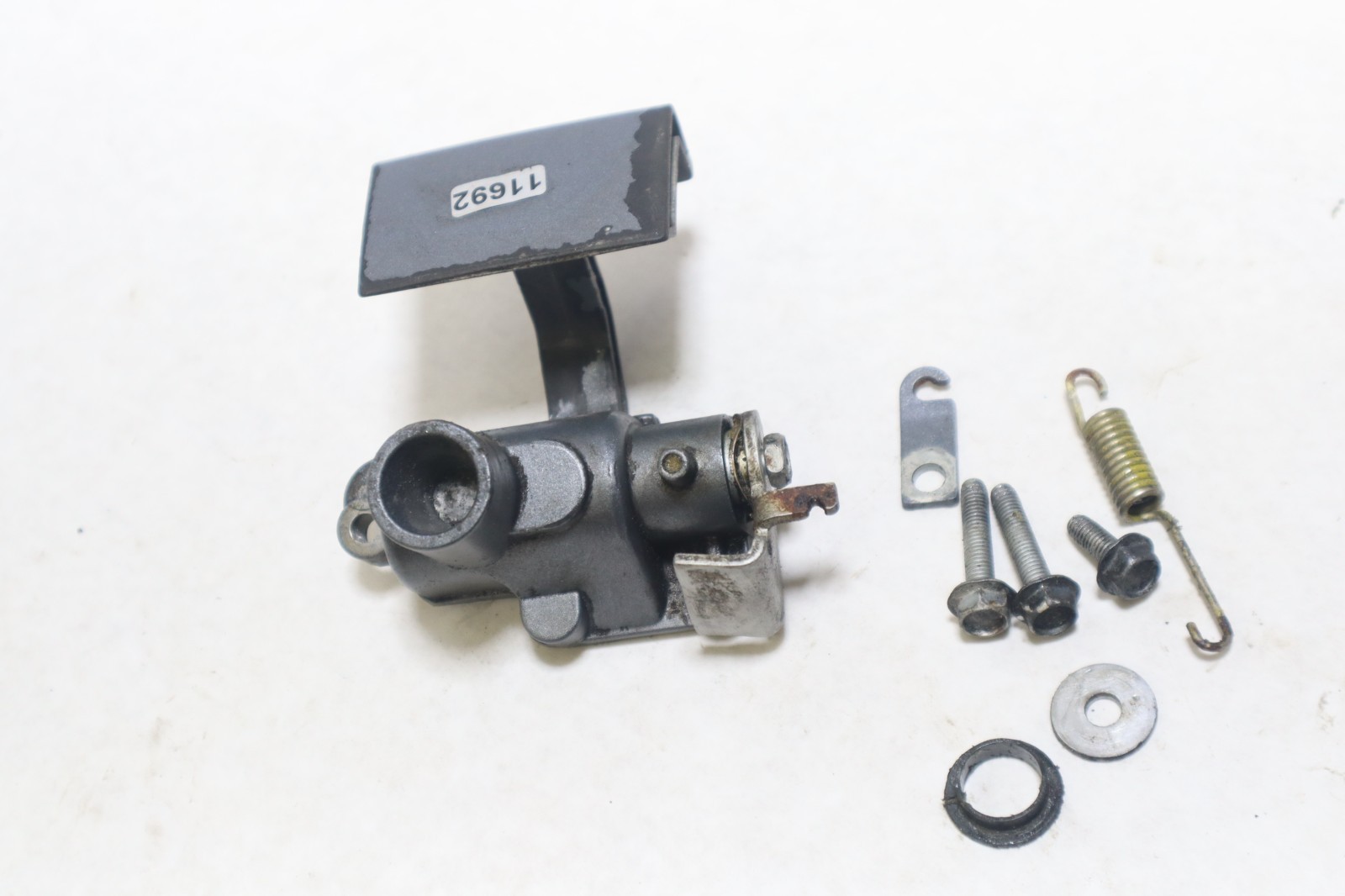 60V-42815-00-8D Yamaha 2004 250hp HPDI Z250TXRC Outboard Front Clamp Latch - Image 5