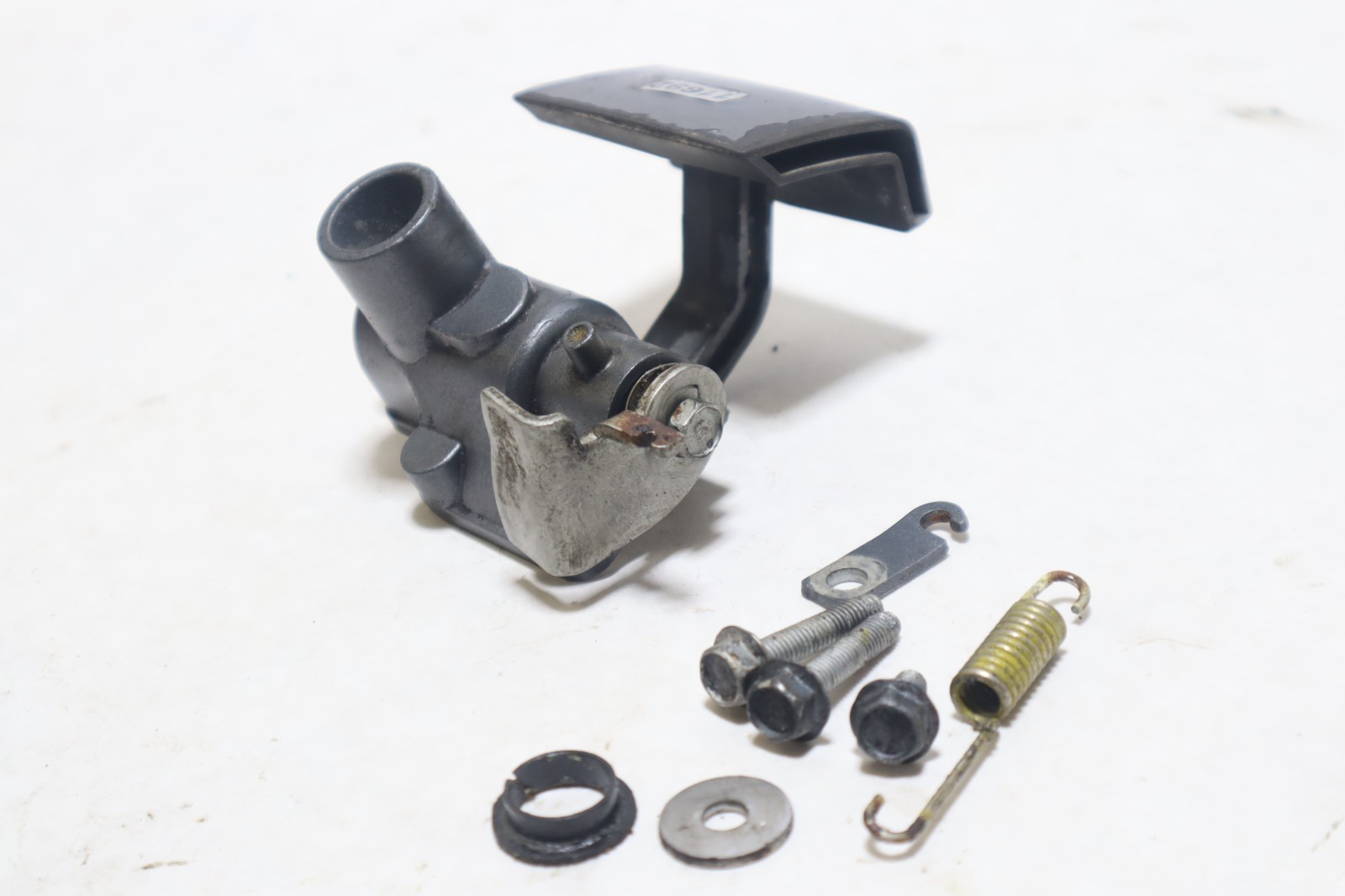 60V-42815-00-8D Yamaha 2004 250hp HPDI Z250TXRC Outboard Front Clamp Latch - Image 6