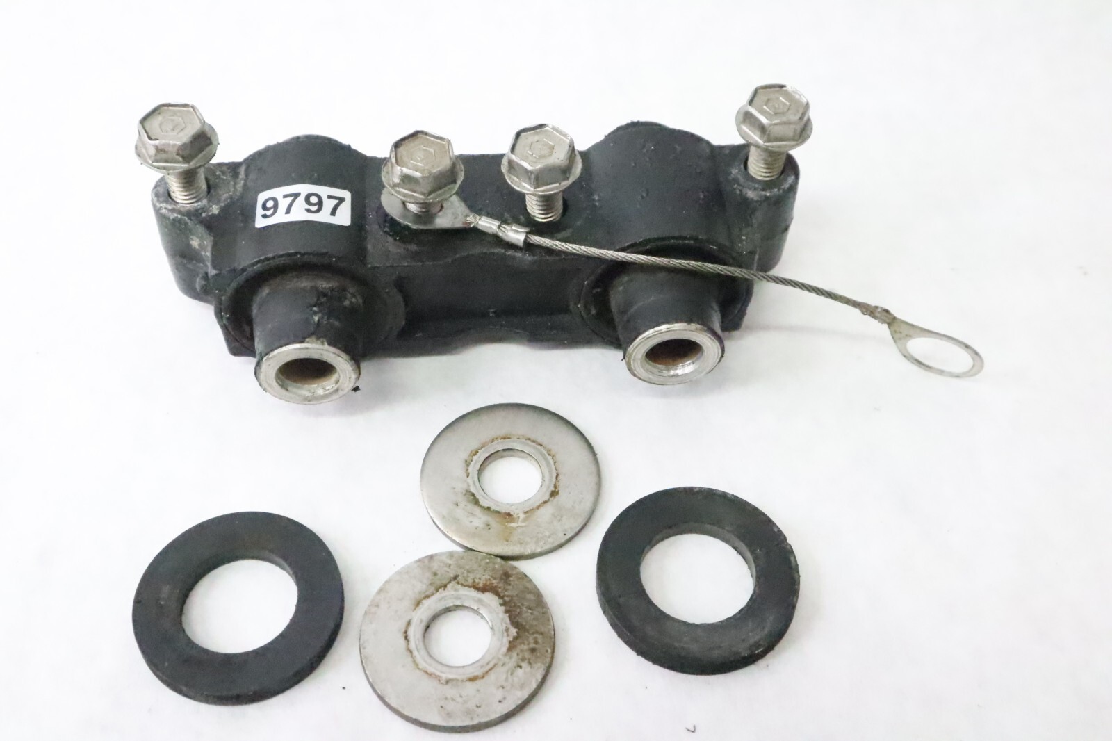 881898 2005 Mercury 50hp 50ELPTO Outboard Motor upper rubber mount