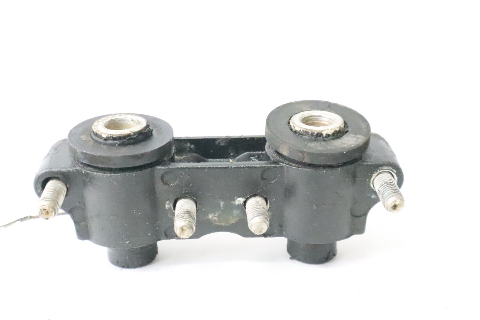 881898 2005 Mercury 50hp 50ELPTO Outboard Motor upper rubber mount - Image 8
