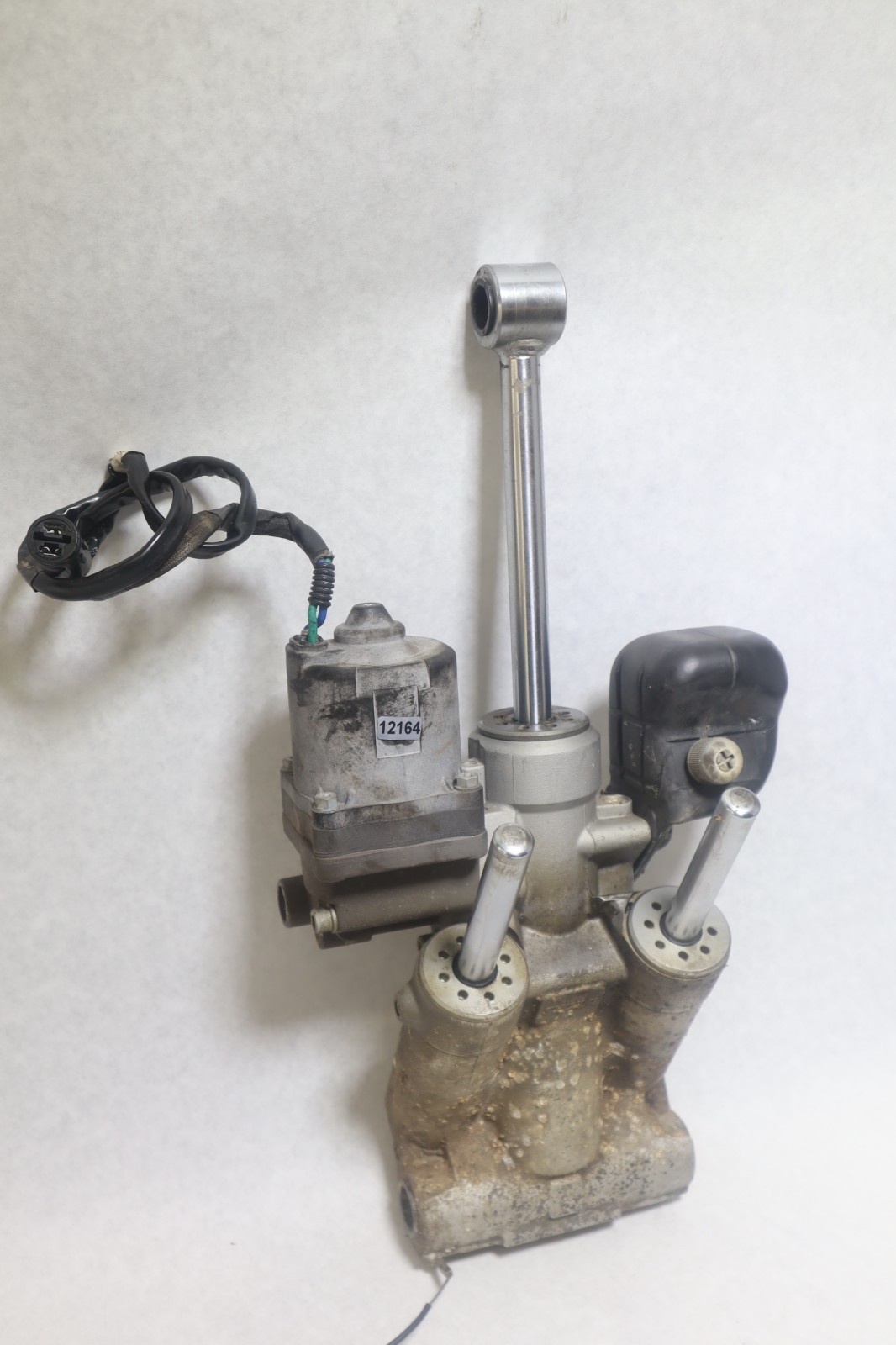Honda 4-Stroke 75 90 115 130 150 hp Outboard Tilt & Trim Unit Assy 56000-ZY6-073 - Image 2