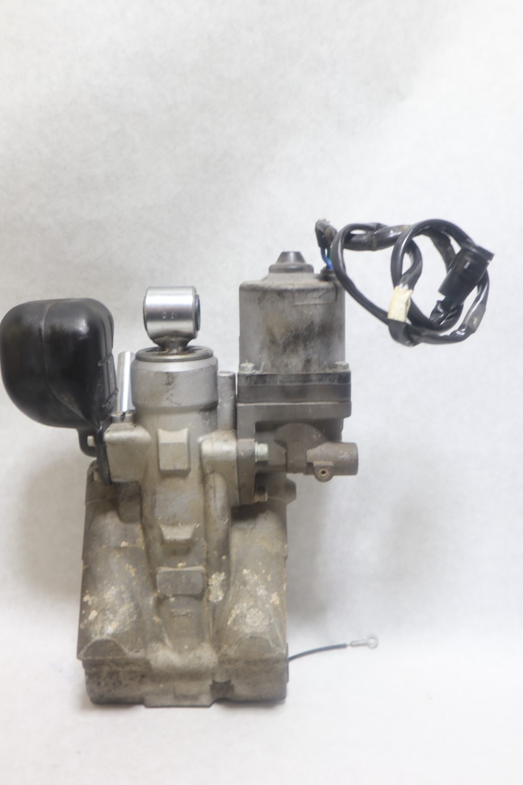 Honda 4-Stroke 75 90 115 130 150 hp Outboard Tilt & Trim Unit Assy 56000-ZY6-073 - Image 4