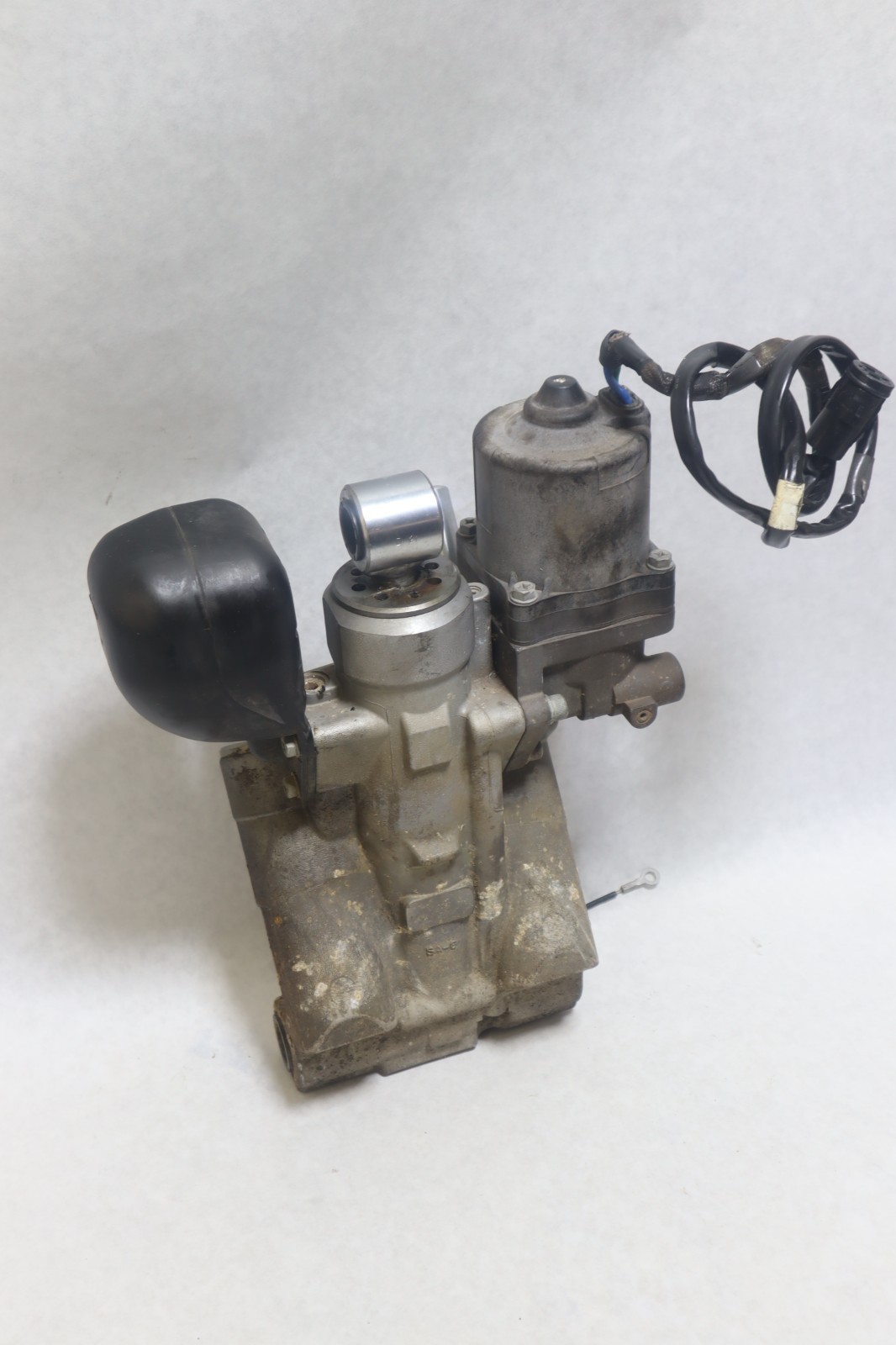 Honda 4-Stroke 75 90 115 130 150 hp Outboard Tilt & Trim Unit Assy 56000-ZY6-073 - Image 13