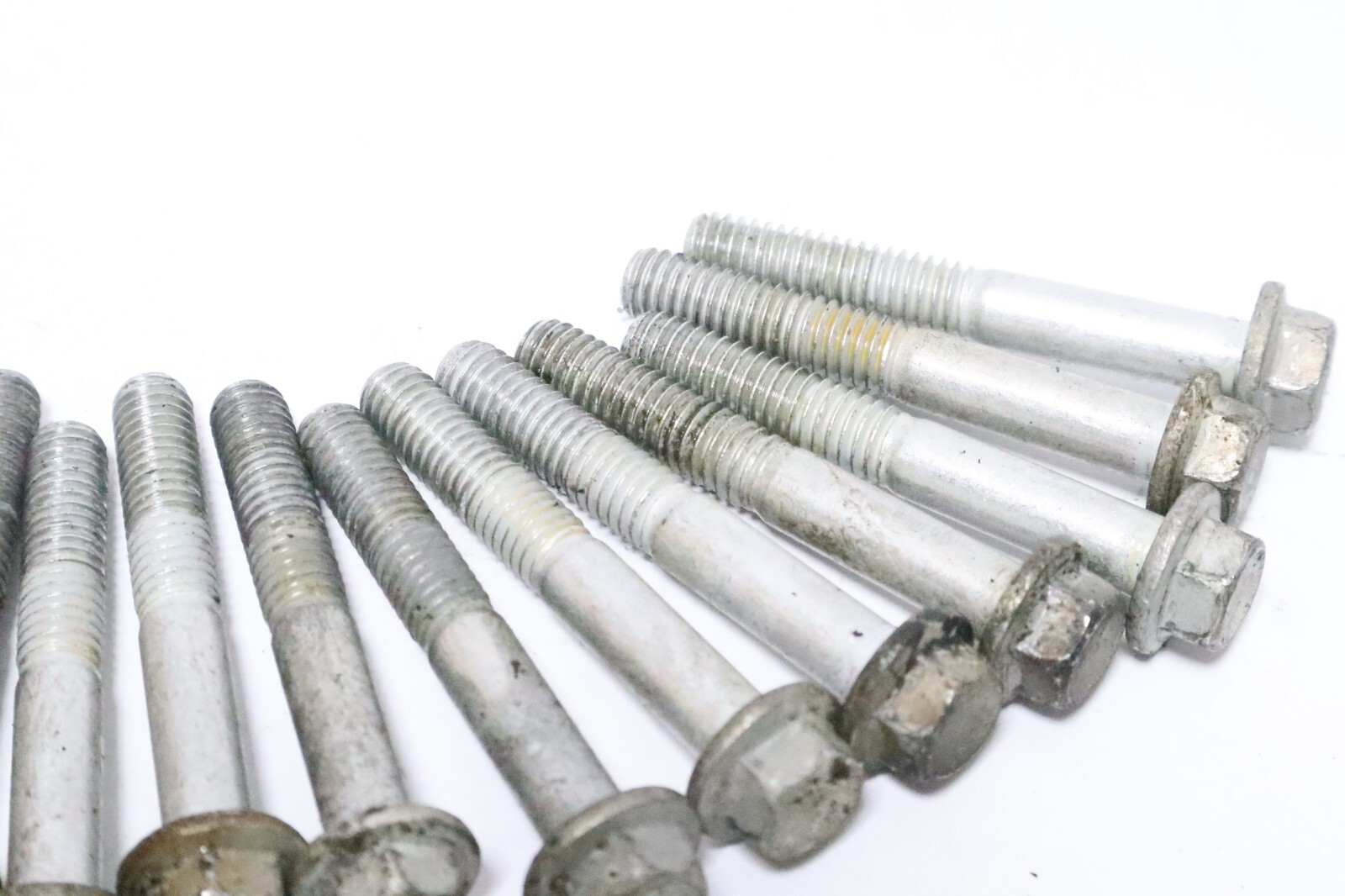 EVINRUDE ETEC CYLINDER HEAD BOLTS *LOT OF 28* 0351081, 351081, 0361609 - Image 4
