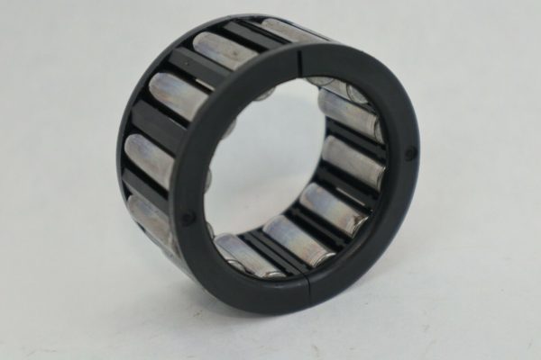 MERCURY 135HP 150HP BEARING 16756A4  V6 USED - Image 3