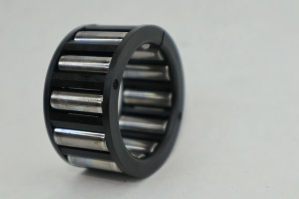 MERCURY 135HP 150HP BEARING 16756A4  V6 USED - Image 6