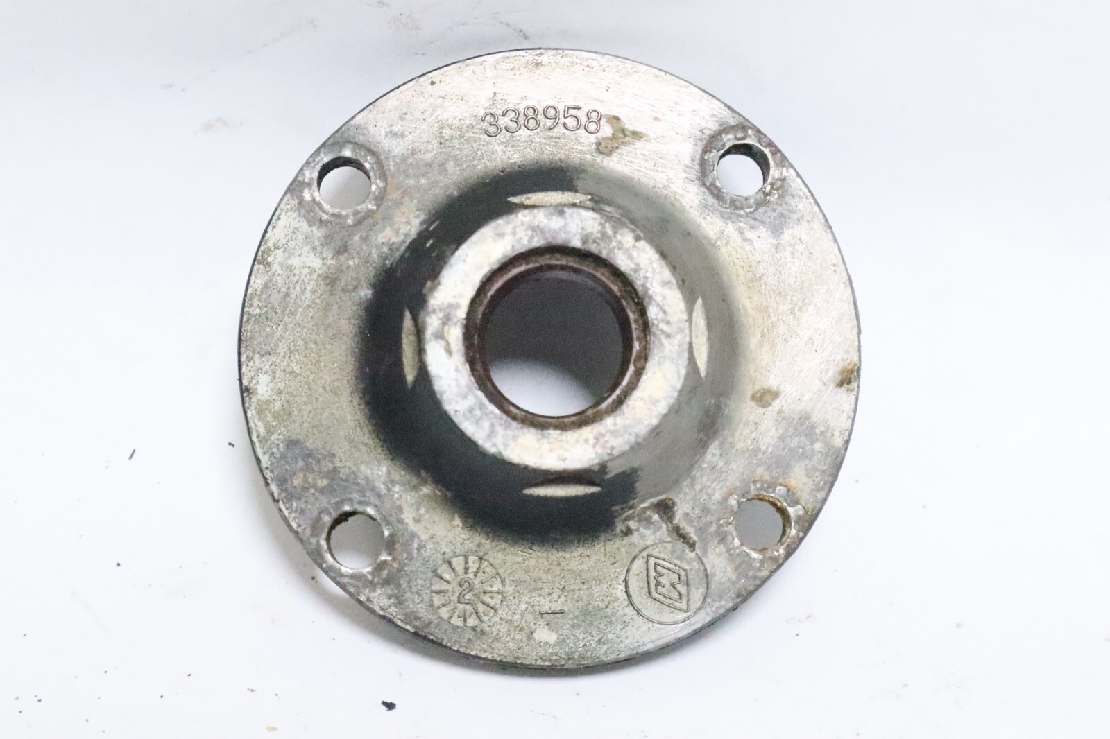 Johnson Evinrude OMC 435702 338958 Crankcase Head - Used - Image 3