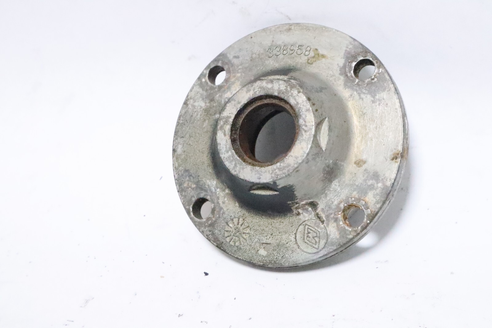 Johnson Evinrude OMC 435702 338958 Crankcase Head - Used - Image 4