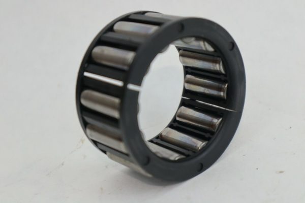MERCURY 135HP 150HP BEARING 16756A4  V6 USED - Image 10