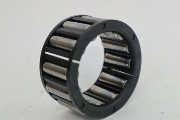MERCURY 135HP 150HP BEARING 16756A4  V6 USED - Image 11