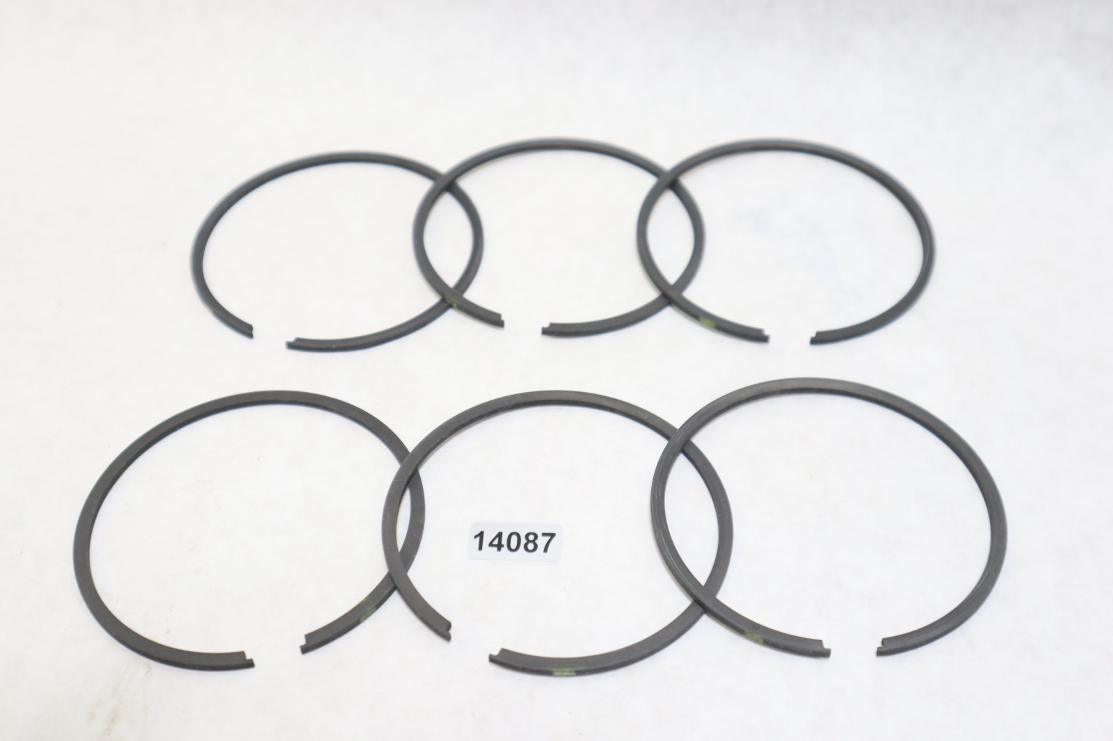 New Old Stock Mercury Piston Rings 39-817096A6 Piston Rings set of 6