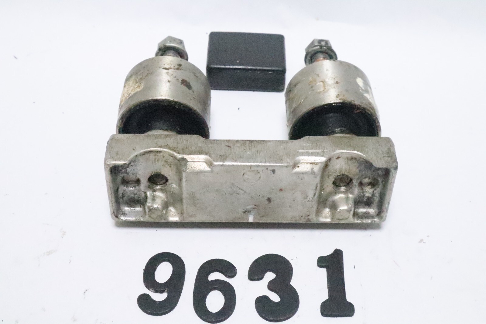 Suzuki DT 115 140 HP UPPER ENGINE MOUNT SET 54136-94503 54130-94501 - Image 2