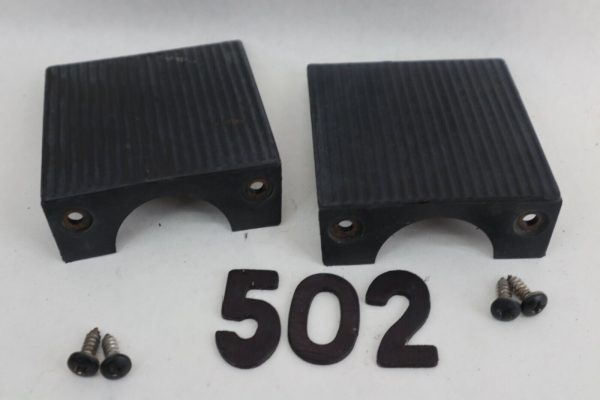OEM MERCURY 2.5 XRI 6 CYLINDER CYL OUTBOARD 150 200  HP  LOWER MOUNT COVERS SET  USED - Image 12
