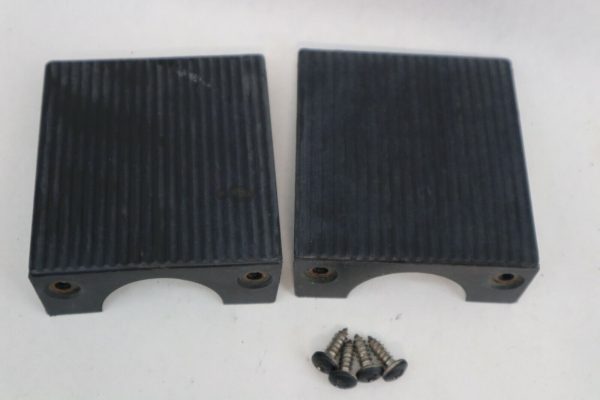 OEM MERCURY 2.5 XRI 6 CYLINDER CYL OUTBOARD 150 200  HP  LOWER MOUNT COVERS SET  USED - Image 3